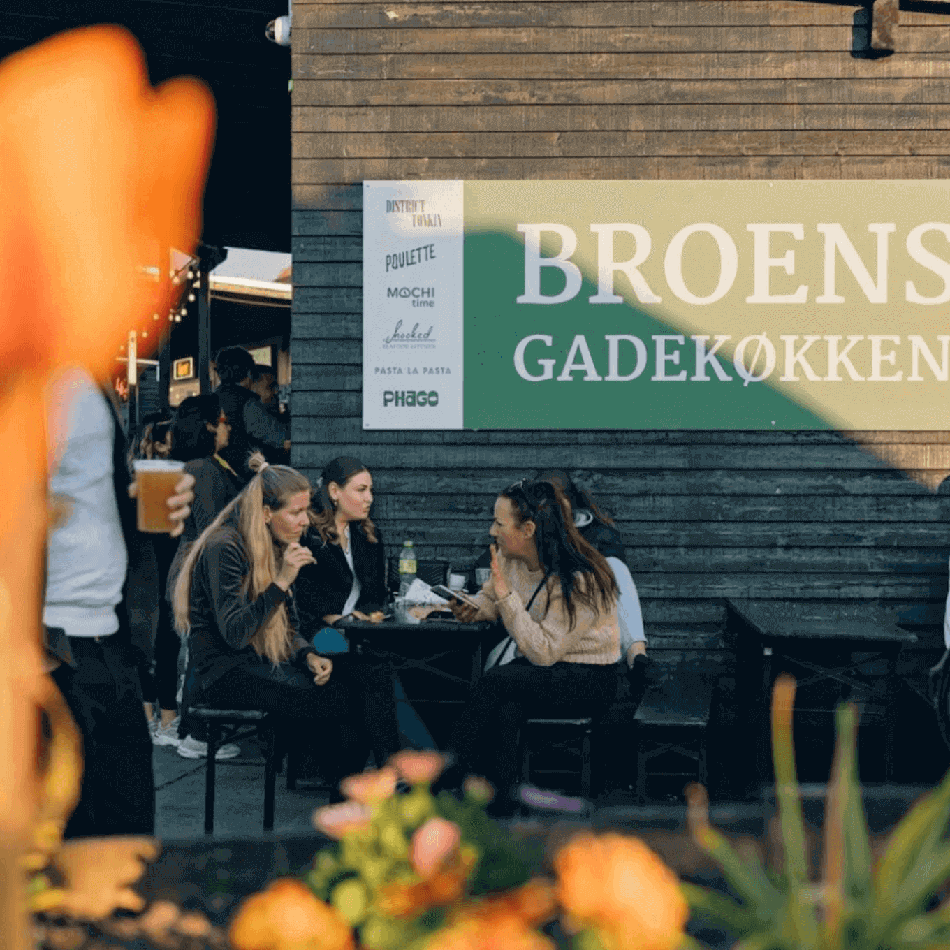 streetfood, tables, people