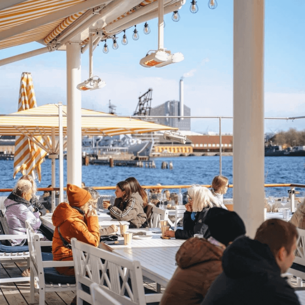 streetfood, outside, seaside, tables, people